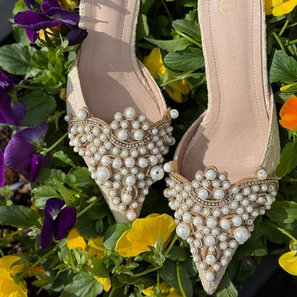 Bridal Valentina Pearl Lace kitten heels - Picture 1 of 11